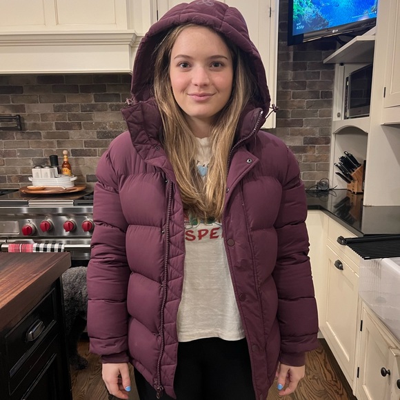 Aritzia TNA burgundy SuperPuff puffer Jacket - Picture 2 of 5